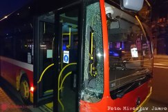 Zderzenie osobówki z autobusem MZK. Pasażerom nic się nie stało - foto