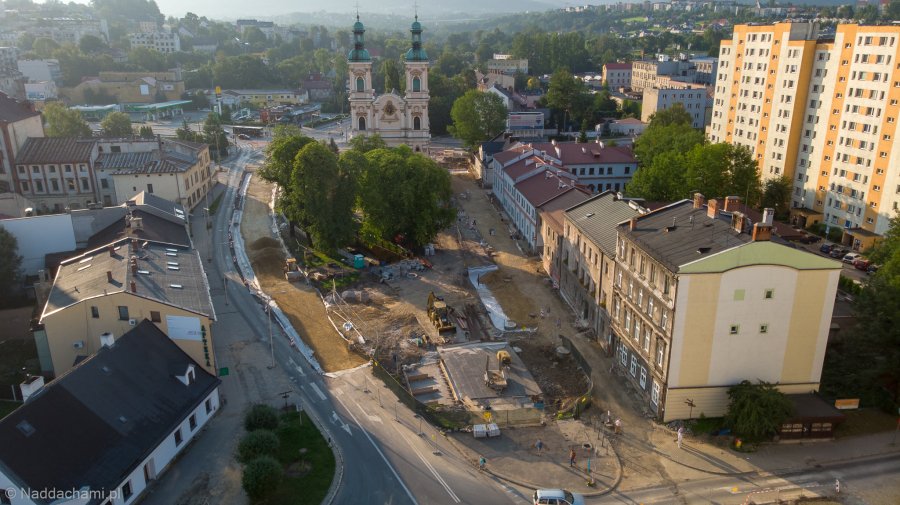 Jak powstaje jajowate rondo? Relacja z placu budowy - ZDJĘCIA z drona