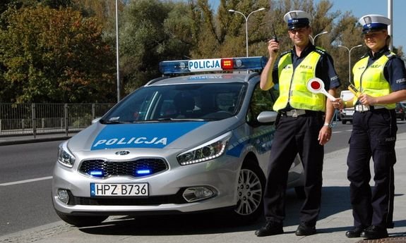 Upał w samochodzie. Kiedy możesz stłuc szybę w cudzym aucie?