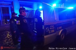 Ryk ferrari na placu Wojska Polskiego. Ludzie notorycznie łamią ciszę nocną