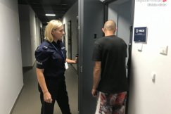 Brutalny napad w sobotnią noc. Zabrali mu odzież, a nawet buty