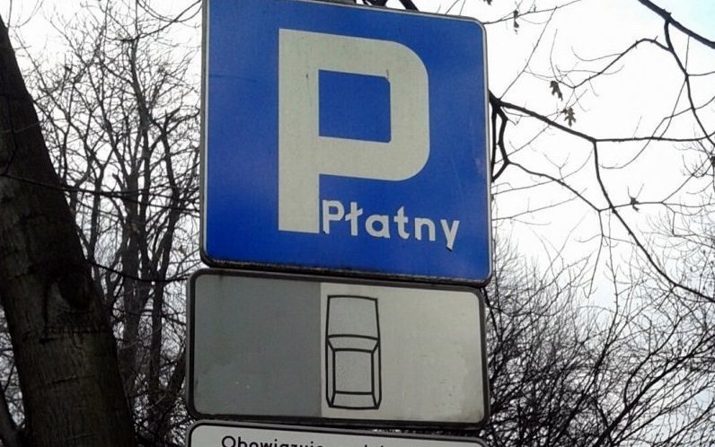 Wielkie burzenie w centrum miasta. Przygotowanie miejsca na parkingi