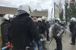 Trwają zatrzymania pseudokibiców. Kto odpalił petardę przed meczem?