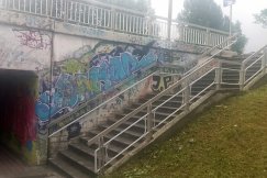 Katastrofalny stan przejścia. Po kolana w wodzie - foto