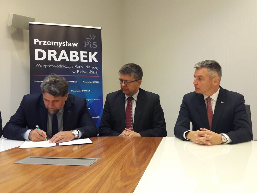 Drabek podpisał umowę ze starostami sąsiednich powiatów