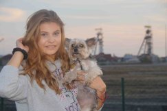 Śliczne dziewczyny z przyjaciółmi. Niezwykły kalendarz 2019