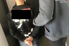 Przykładał nóż do szyi i żądał pieniędzy. Groził spaleniem domu