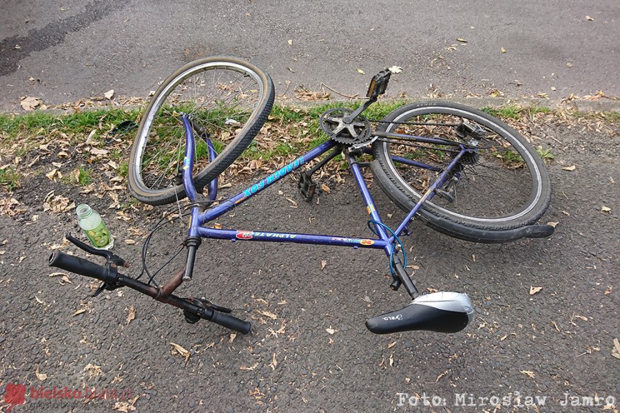 Potrącenie rowerzysty na Spółdzielców. Pomogli mu przechodnie - foto