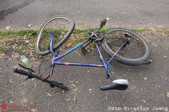 Potrącenie rowerzysty na Spółdzielców. Pomogli mu przechodnie - foto