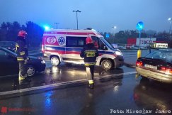 Dwie kolizje na Babiogórskiej. W aucie jechało sześć osób! - foto