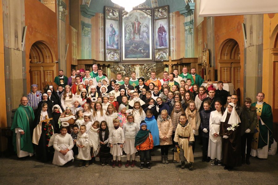 Procesja z relikwiami. Pozytywna odpowiedź na Halloween
