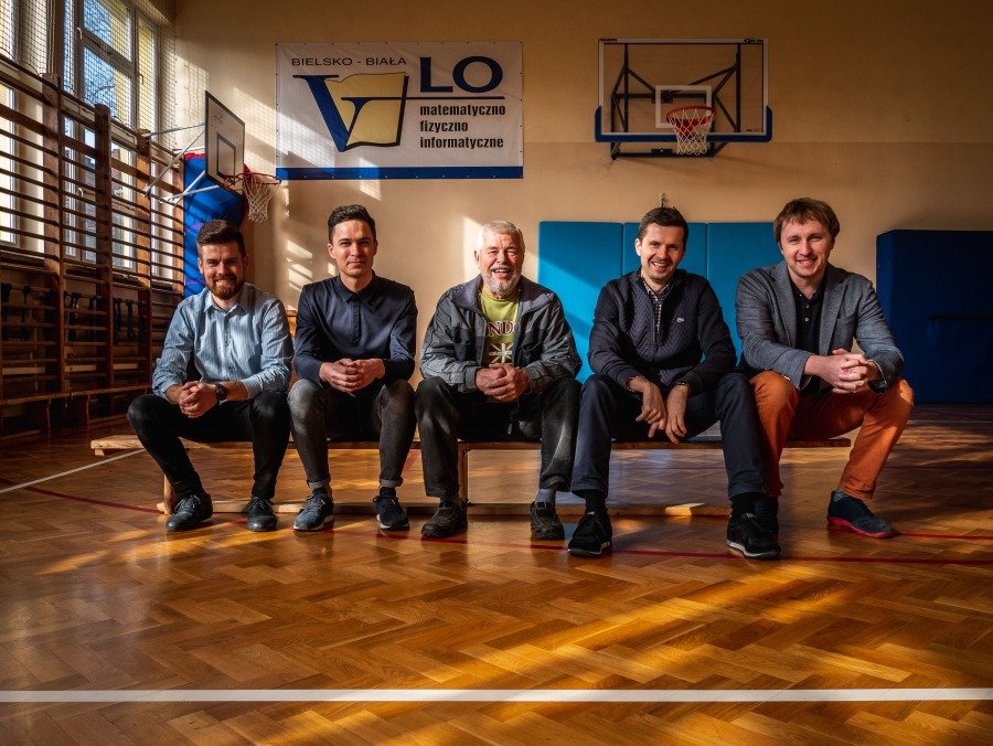 "Złoci" absolwenci "Piątki". Ich firmy osiągają sukcesy w internecie