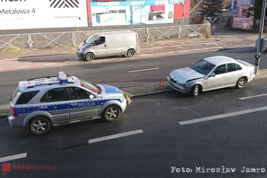 Rozbił się o mur. Młody kierowca miał dużo szczęścia - foto