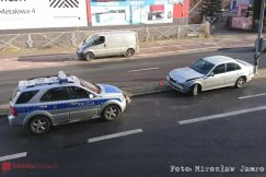 Rozbił się o mur. Młody kierowca miał dużo szczęścia - foto