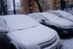 Mandaty za nieodśnieżony samochód. Oczyszczenie szyb nie wystarcza