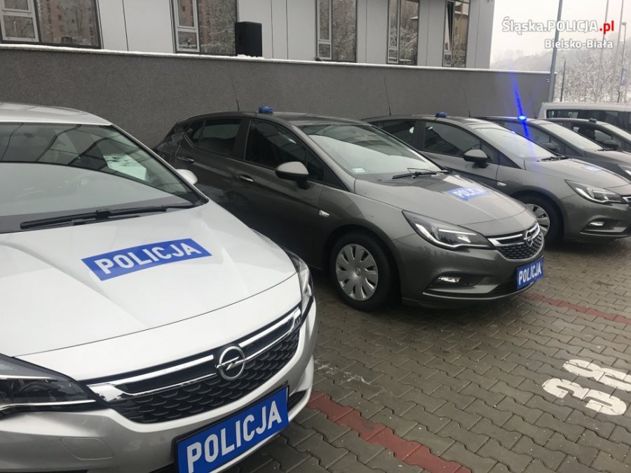 Dwieście koni z turbodoładowaniem. „Radiowozy świetnie wyposażone” - foto