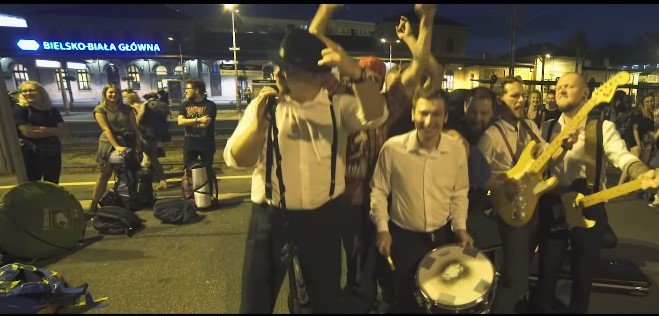 Rock na bielskim dworcu kolejowym. Taniec na peronach - FILM