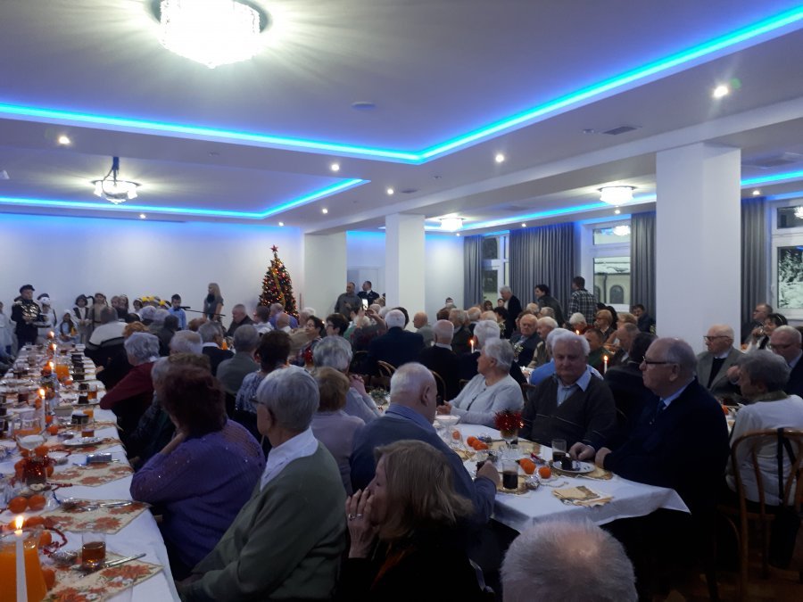 Opłatek w Straconce. Wyremontowana sala pękała w szwach - foto