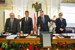 Światło Pokoju w Bielsku-Białej. Uroczyste chwile w ratuszu - foto