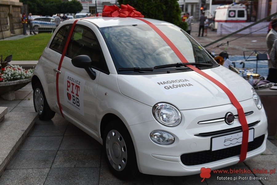 Wielka loteria miejska dla podatników. Do wygrania Fiat 500!