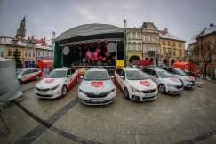 Okay Taxi z czerwonymi serduszkami. Kierowcy podzieli się utargiem - foto