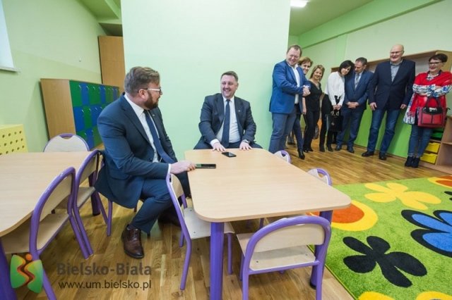 Prezydent przecina wstęgi w przedszkolach. „Radosne przedszkolaki” - foto