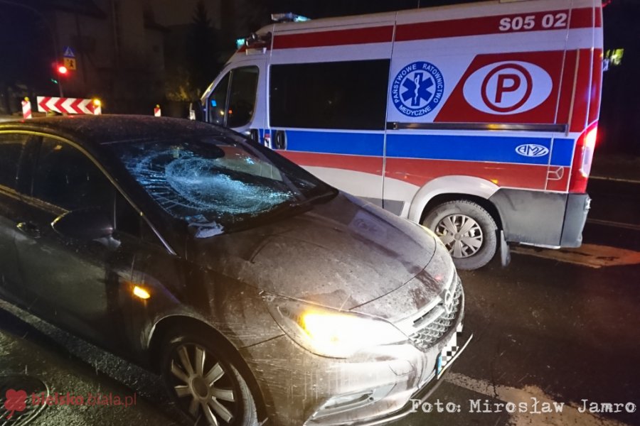Potrącenie mężczyzny na Żywieckiej. Pijany wtargnął przed auto - foto