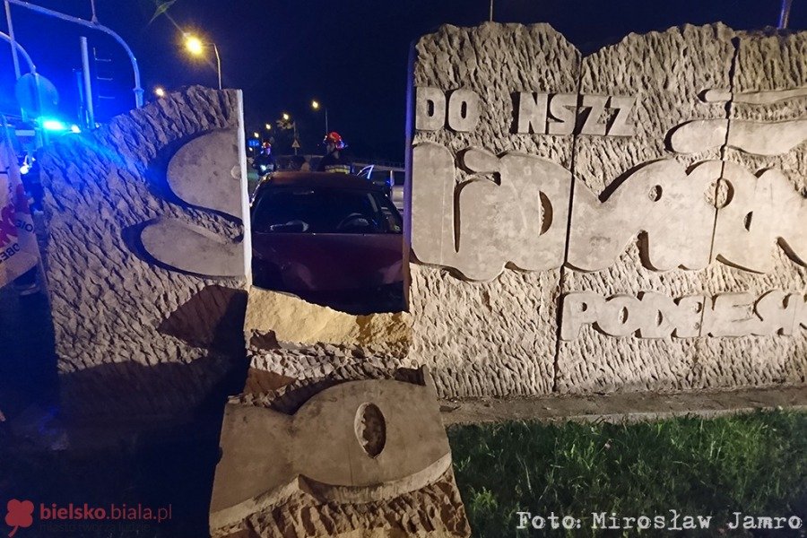 Naprawią obelisk "Solidarności" na rondzie na Sarnim Stoku