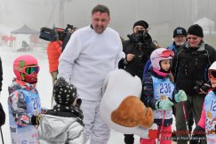 Prezydent w roli Reksia na Dębowcu. Język zasłaniał mu widok ZDJĘCIA