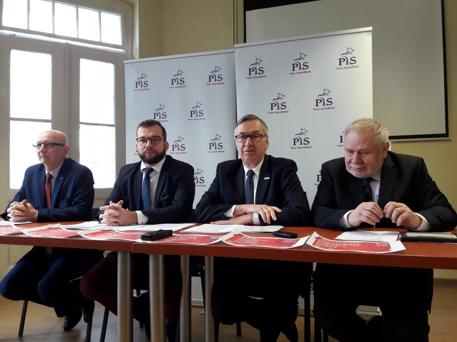 Piątka PiS także dla bielszczan. Posłowie chwalą rozszerzony program 500 plus - foto