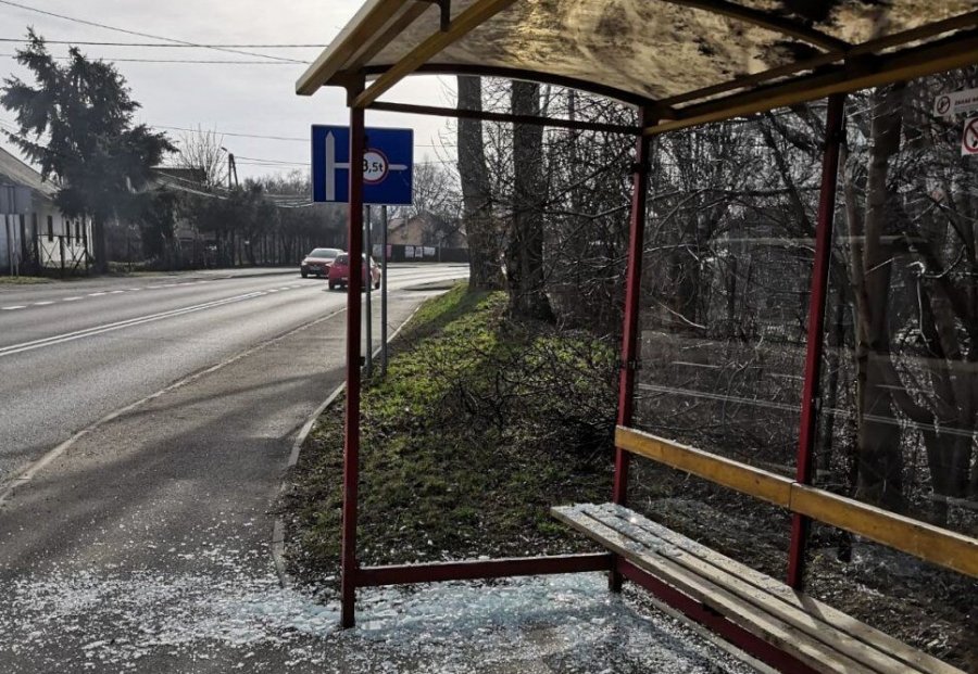 Kto zdewastował wczoraj przystanek na ul. Wyzwolenia?