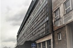 Wstydliwa elewacja budynku „Apeny”. Będą wyburzać? - foto