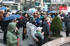 Bielscy uczniowie licznie poparli strajk. Protest na placu Chrobrego - foto