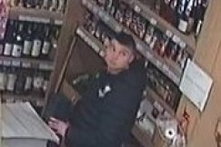 Ukradł butelkę whisky. Policja opublikowała zdjęcia z monitoringu - foto
