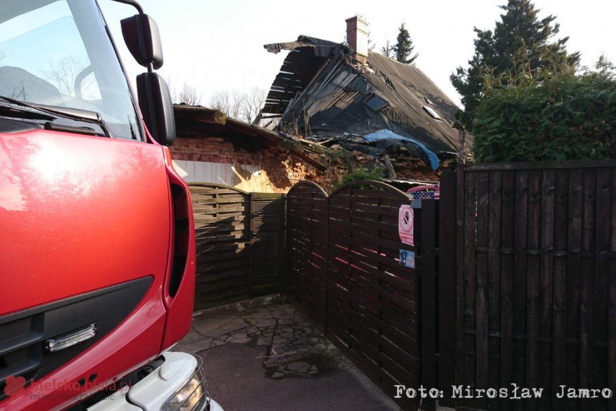 Sześć zastępów w pustostanie. Ktoś zgasił niedopałek w "kozie" - foto