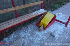 Nocna demolka na przystanku. Komu przeszkadzała wiata? - foto