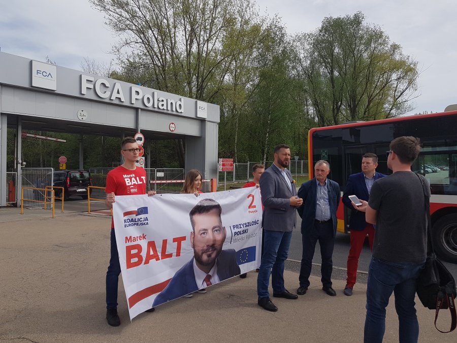 Lider związkowy popiera kandydata SLD. Rekomendacja przed bramą FCA - foto