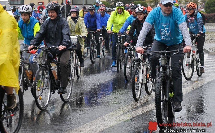 Bielski Rajd Rowerowy w strugach deszczu. Prezydent daje radę - FOTO
