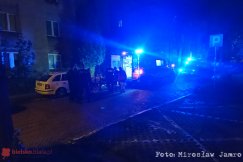 Pijany wyskoczył z okna budynku...dwa razy. Chciał wygrać zakład? - foto