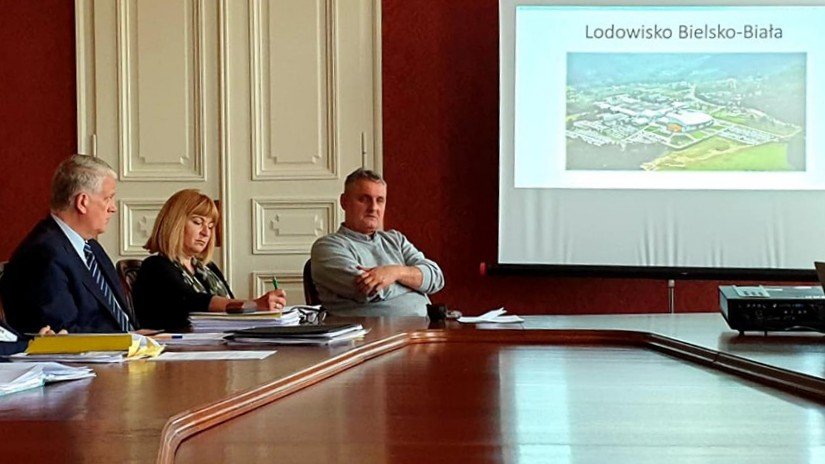 Kryte lodowisko powstanie pod Dębowcem? Komisja poparła projekt