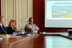 Kryte lodowisko powstanie pod Dębowcem? Komisja poparła projekt