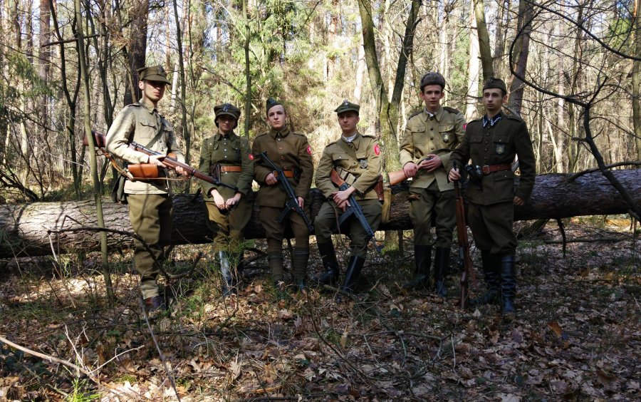 Atrakcyjny rajd górski. Inscenizacja walki partyzanckiej
