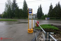 Pasażerowie mokną na deszczu. Zdemontowano wiaty przystankowe - foto