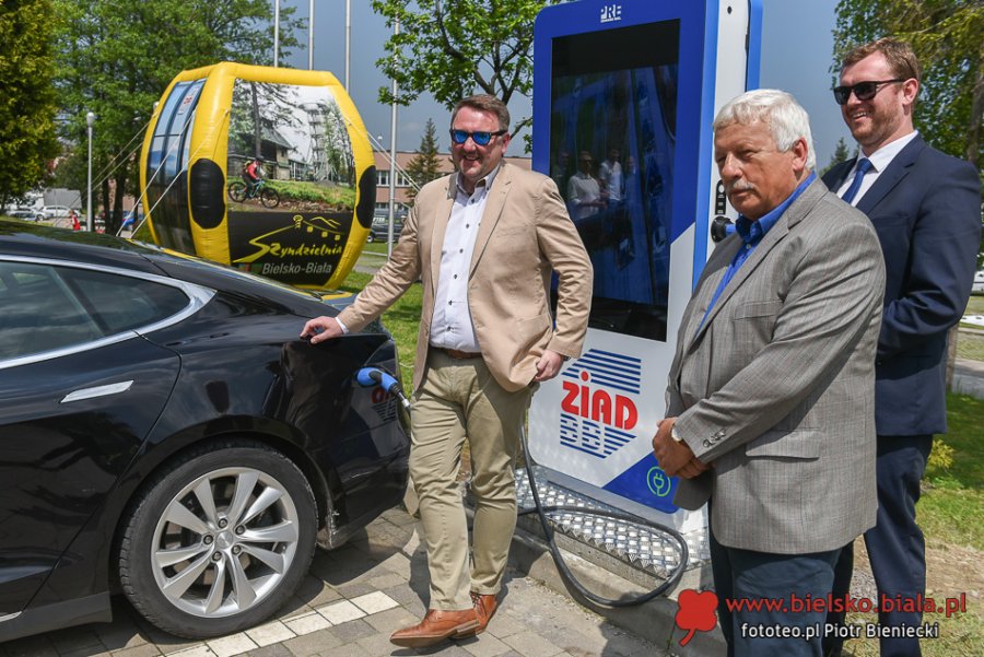 Każdy jeździ na prąd. Elektryczny Maluch pod Szyndzielnią ZDJĘCIA