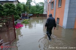Wielka woda w Bielsku-Białej. Zalane piwnice i ulice - film ZDJĘCIA