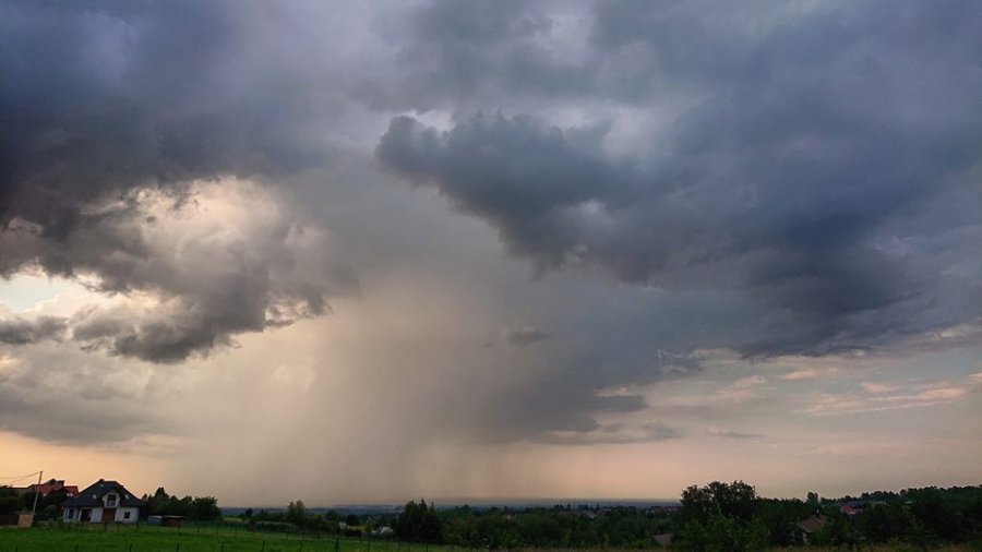 Wracają ulewne deszcze. Ostrzeżenie przed burzami z silnym wiatrem