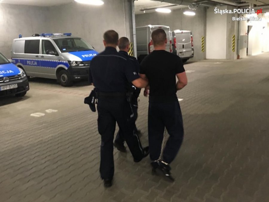 Brutalny napad na salon gier. Pseudokibic aresztowany - foto