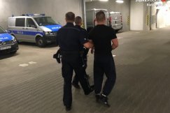 Brutalny napad na salon gier. Pseudokibic aresztowany - foto