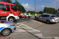 Dzwon na Warszawskiej. Rykoszetem oberwał trzeci pojazd - foto