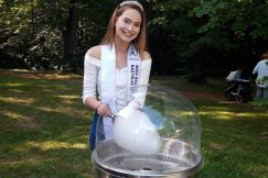 Piknik w Olszówce z piękną nastolatką. Dzieci były zachwycone - foto